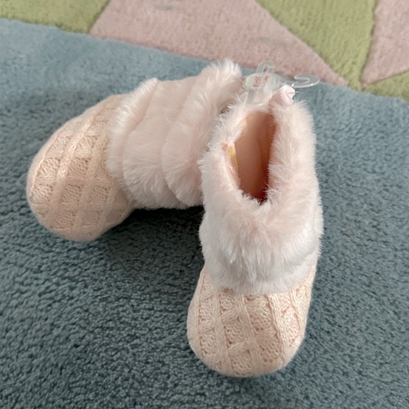 Stepping Stones Size 3 (6-9M) Baby Girl’s Pink Knit Slipper Boots - Picture 1 of 4